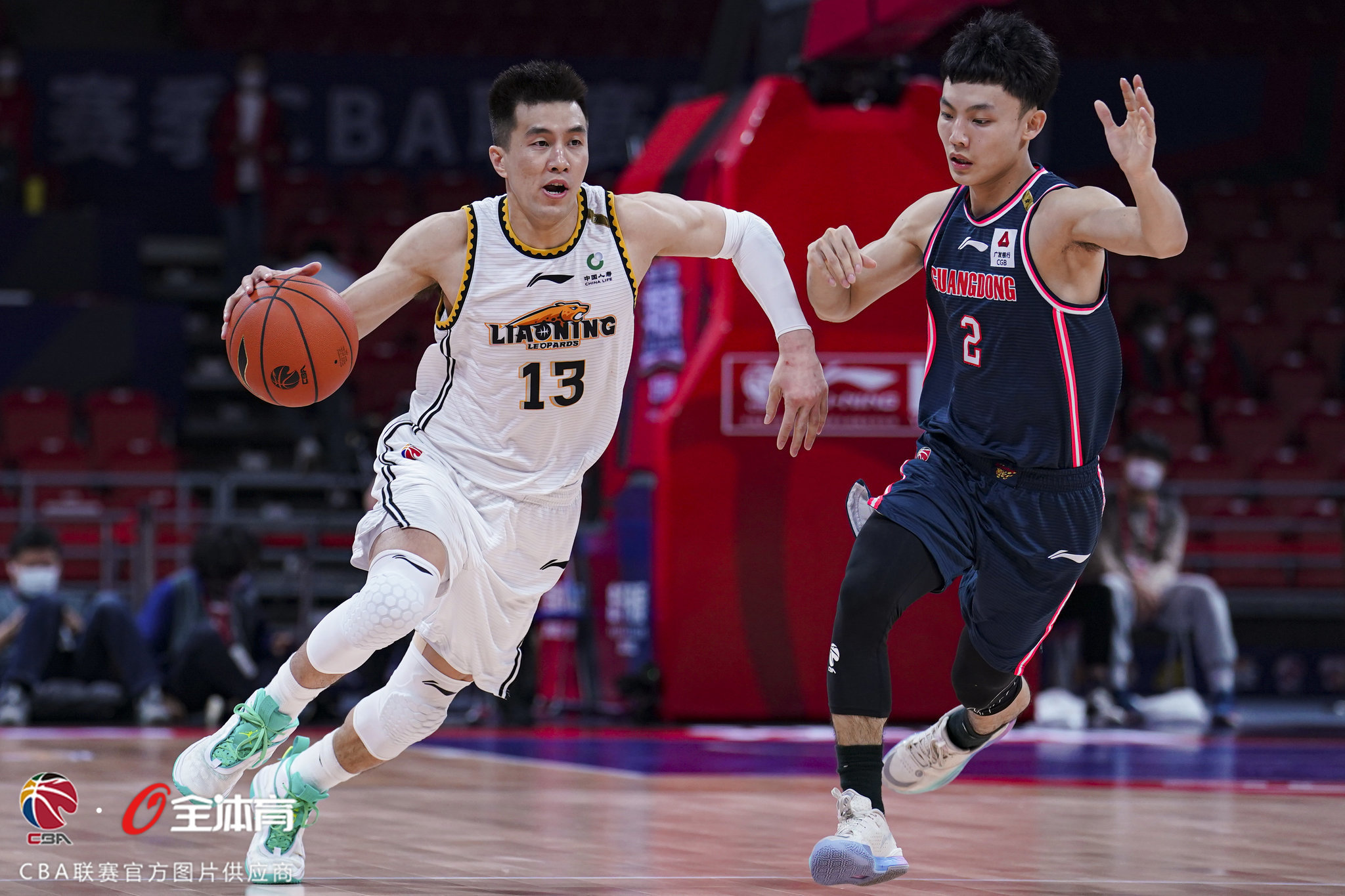 爱游戏-包含里程碑夜!夏洛特黄蜂调整名单,CBA季后赛赛后刷纪录,震撼外界,阵容厚度经受考验的词条